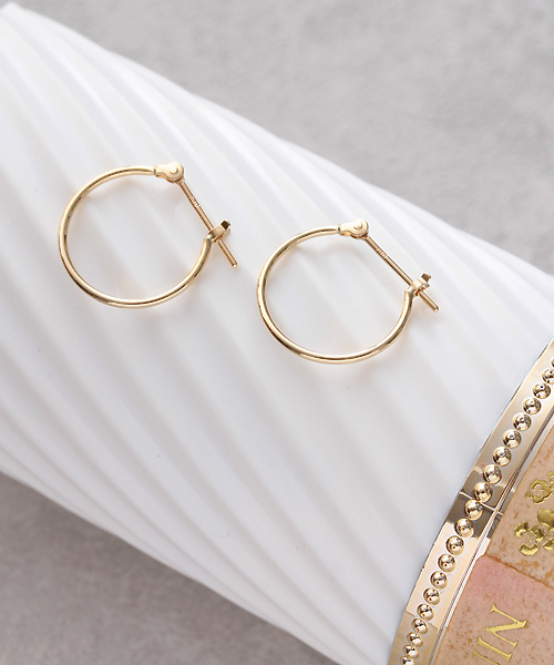 NOIR DE POUPEE（ノワールドプーペ）の「K10 フープピアス15mm（ピアス（両耳用）・レディース・ゴールド・FREE）」の8枚目の写真