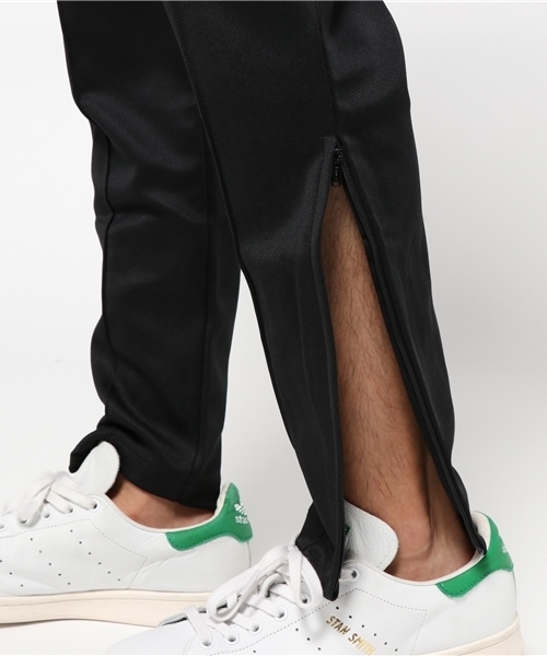 adidas（アディダス）の「『adidas Originals = PHARRELL