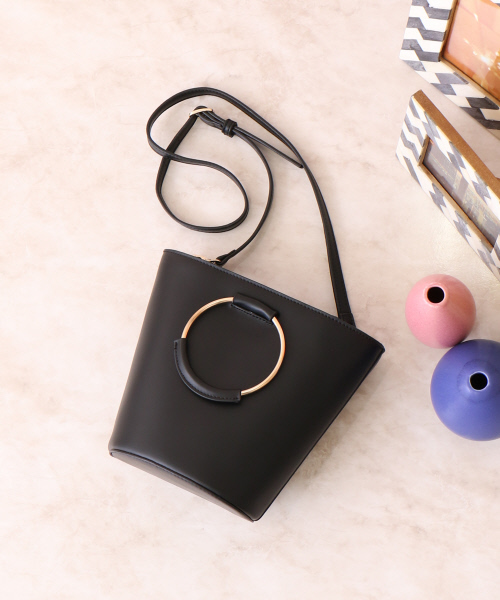 LOWELL things（ロウェル　シングス）の「リングハンドルバケツ型ショルダー（ショルダーバッグ・レディース・ネイビー/ブラック/ピンクベージュ・FREE）」の4枚目の写真