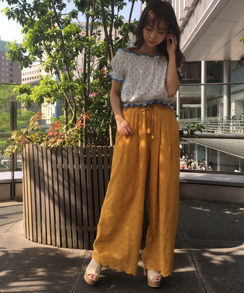 dazzlin（ダズリン）の「Ｗガーゼ小花柄オフショルブラウス（シャツ/ブラウス・レディース・オフホワイト/イエロー/ネイビー・FREE）」の20枚目の写真