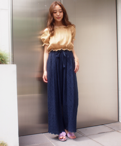 dazzlin（ダズリン）の「Ｗガーゼ小花柄オフショルブラウス（シャツ/ブラウス・レディース・オフホワイト/イエロー/ネイビー・FREE）」の16枚目の写真