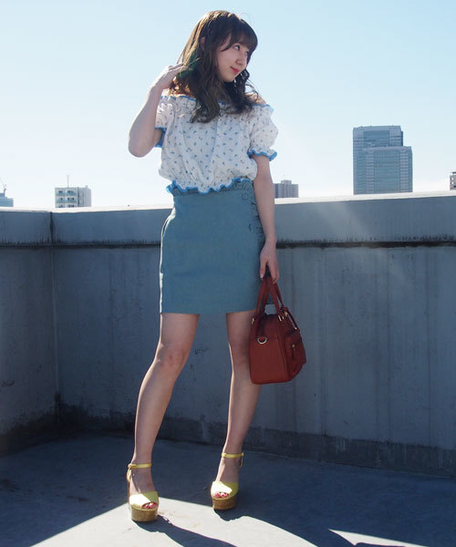 dazzlin（ダズリン）の「Ｗガーゼ小花柄オフショルブラウス（シャツ/ブラウス・レディース・オフホワイト/イエロー/ネイビー・FREE）」の22枚目の写真