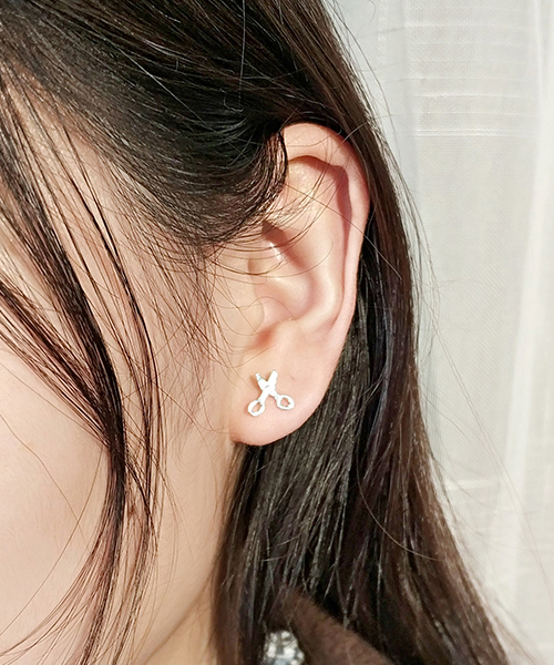 ディオール 蜂 ピアス