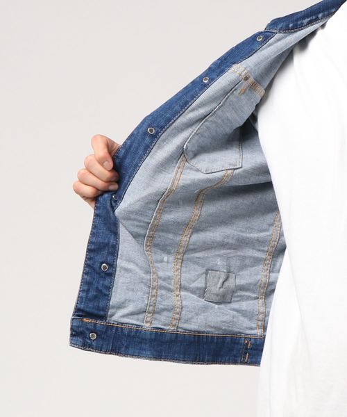 DSQUARED2（ディースクエアード）の「Sportsjacket /Classic jean jacket /Light simple white sports wash /0182（デニムジャケット・メンズ・ワンウォッシュ・44/46/48）」の4枚目の写真