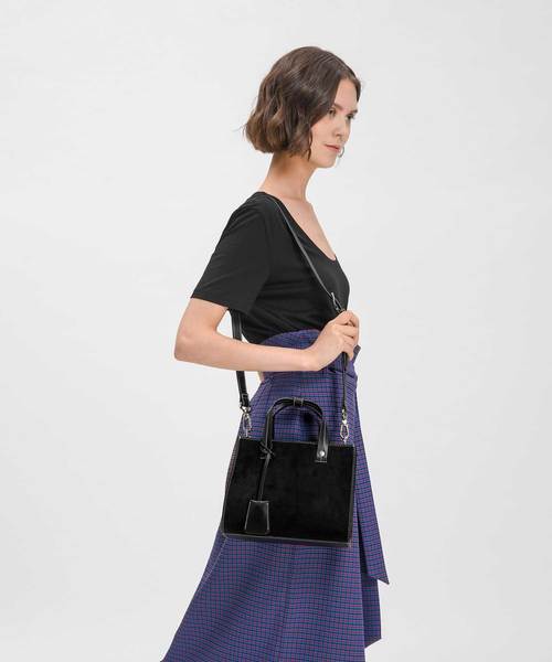 CHARLES & KEITH(チャールズ & キース)の「ストラクチャートップハンドルバッグ / STRUCTURED TOP HANDLE BAG(トートバッグ・レディース・ブラック/ピンク系その他・M)」の3枚目の写真