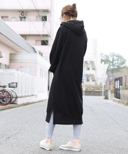 reca(レカ)の「スタッフイチオシ◆ビッグシルエット スリット入りロングパーカーワンピース(ワンピース・レディース・ブラック/ベージュ/ブラウン/グレー/ホワイト系その他・FREE)」の7枚目の写真