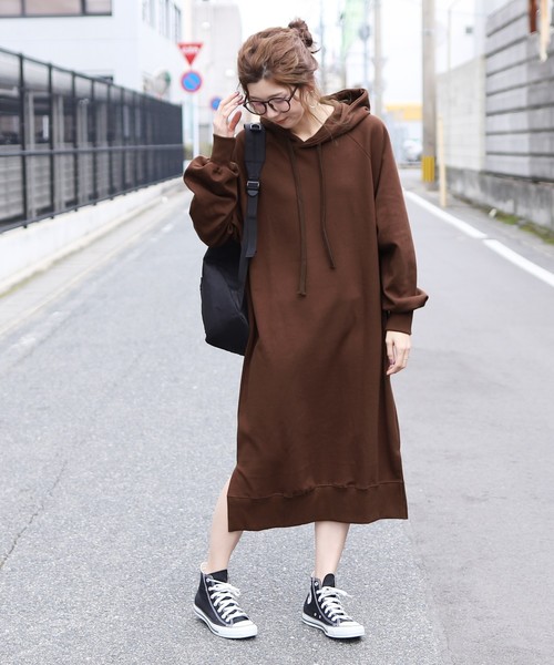 reca(レカ)の「スタッフイチオシ◆ビッグシルエット スリット入りロングパーカーワンピース(ワンピース・レディース・ブラック/ベージュ/ブラウン/グレー/ホワイト系その他・FREE)」の11枚目の写真
