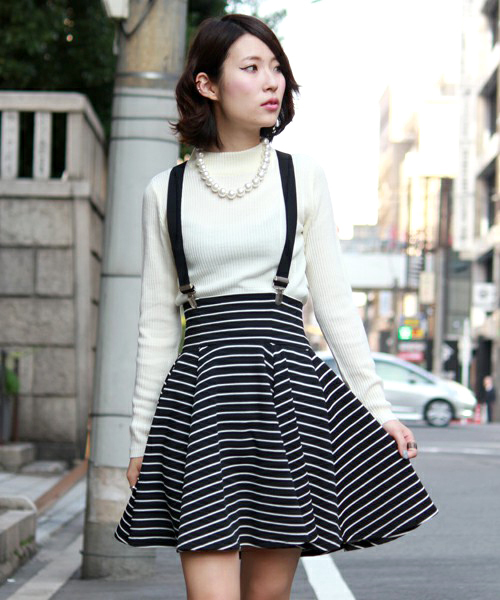 WEGO（ウィゴー）の「WEGO/サスペンダー付ボリュームスカート（スカート・レディース・オフホワイト/ブラック/ブルー系その他/ブラック系その他・FREE）」の3枚目の写真