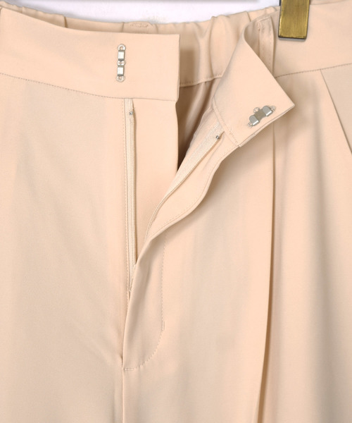 w closet(ダブルクローゼット)の「ポリカルゼカラータックパンツ(その他パンツ・レディース・ラベンダー/カーキ/キナリ・FREE)」の17枚目の写真