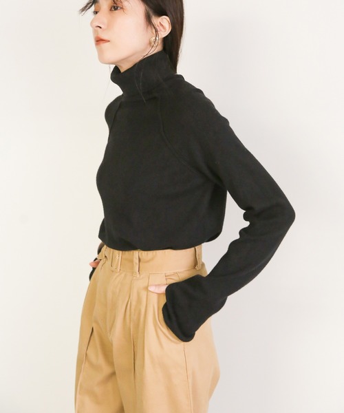 select MOCA（セレクトモカ）の「タートルリンギングデザインニット(ロングスリーブフィンガーホールニット)（ニット/セーター・レディース・ブラック/ベージュ/ブラウン/アイボリー・FREE）」の11枚目の写真