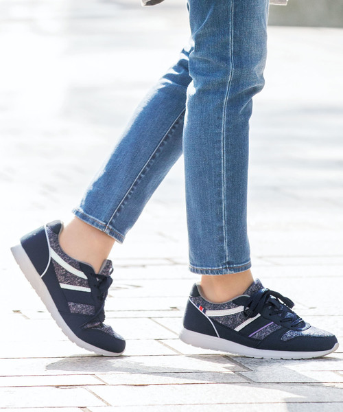 BELLUNA（ベルーナ）の「サイドラインニット使いスニーカー（スニーカー・レディース・ブラック/ベージュ/ワインレッド/グレー/ネイビー・22.5/23/23.5/24/24.5/25）」の4枚目の写真