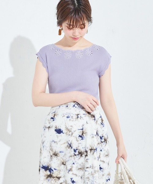 natural couture（ナチュラルクチュール）の「衿ぐりお花刺繍お上品ニット（ニット/セーター・レディース・ブラック/ミント/ラベンダー/キャメル・FREE）」の3枚目の写真