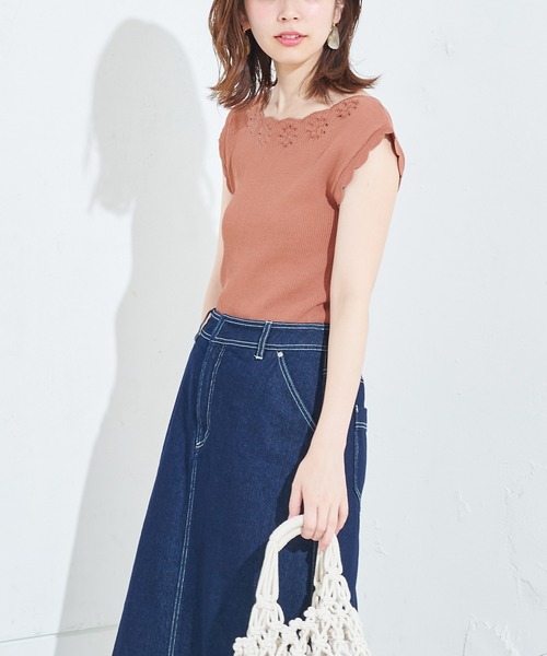 natural couture（ナチュラルクチュール）の「衿ぐりお花刺繍お上品ニット（ニット/セーター・レディース・ブラック/ミント/ラベンダー/キャメル・FREE）」の4枚目の写真