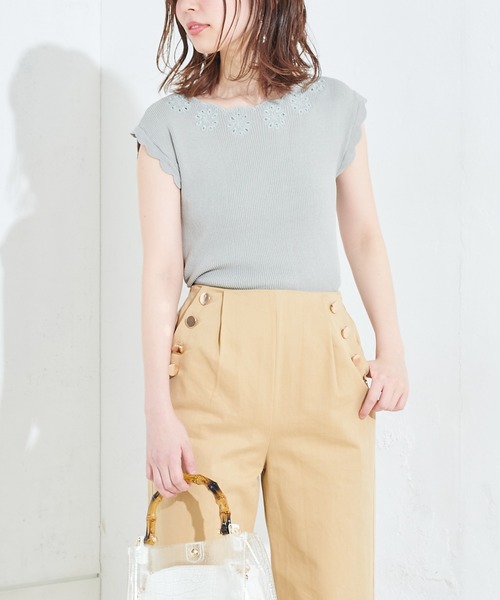 natural couture（ナチュラルクチュール）の「衿ぐりお花刺繍お上品ニット（ニット/セーター・レディース・ブラック/ミント/ラベンダー/キャメル・FREE）」の5枚目の写真