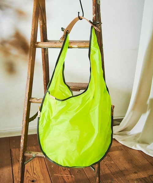 TONE SELECT GOODS(トーンセレクトグッズ)の「【Butler Verner Sails】パワーリップナイロン 2WAYエコショルダー(トートバッグ・レディース・イエロー/オレンジ/ブラック・FREE)」の3枚目の写真