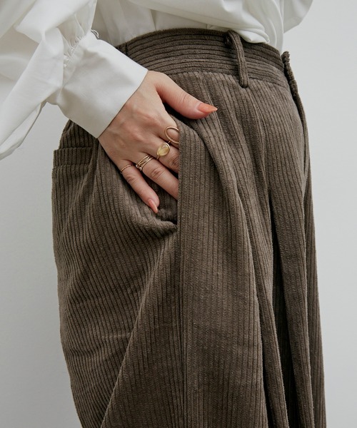 Libra Cue（リブラ キュー）の「Libra リラックスコーデュロイパンツ（スラックス・レディース・ホワイト/ブラック/グレー・FREE）」の10枚目の写真