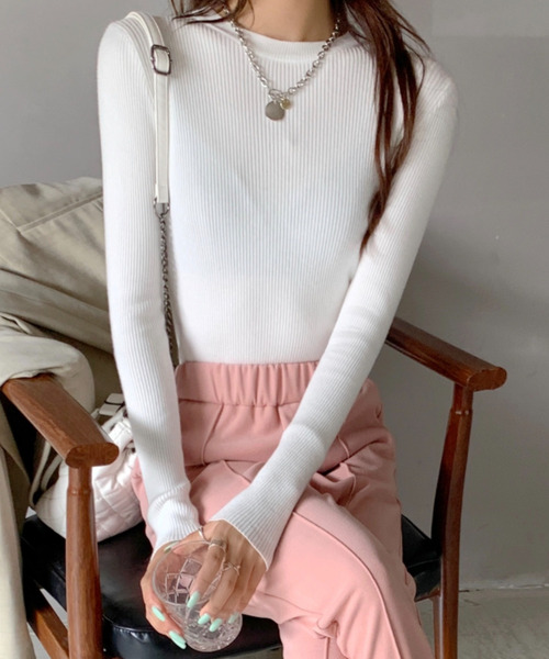 Girly Doll(ガーリードール)の「リブニットトップス(Tシャツ/カットソー・レディース・ブラック/ブラック系その他/ブラック系その他2/グレー/グレー系その他2/ブラウン/ブラウン系その他2/ブラウン系その他3/ブラウン系その他5/ベージュ/ベージュ系その他/ベージュ系その他2/カーキ/グリーン系その他2/イエロー系その他2/ボルドー/レッド系その他2/レッド系その他/キャメル/ブラウン系その他/ホワイト系その他2/グレー系その他/グリーン系その他/イエロー系その他/ホワイト/ホワイト系その他・FREE)」の2枚目の写真