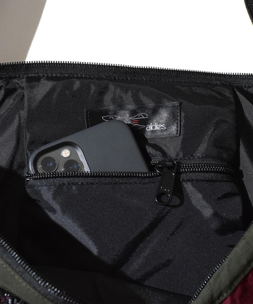 ALDIES（アールディーズ）の「Banana Shoulder / バナナショルダー