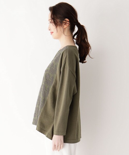 smart pink（スマートピンク）の「◆【手洗い可】ボタニカル刺繍切り替えプルオーバー（ニット/セーター・レディース・カーキ/ブラウン系・88）」の4枚目の写真