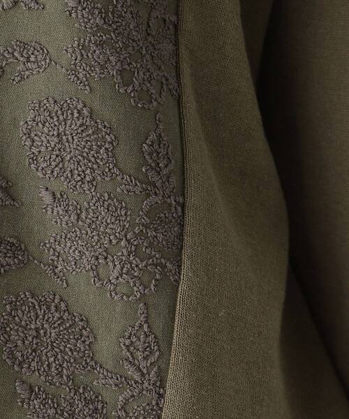 smart pink（スマートピンク）の「◆【手洗い可】ボタニカル刺繍切り替えプルオーバー（ニット/セーター・レディース・カーキ/ブラウン系・88）」の8枚目の写真