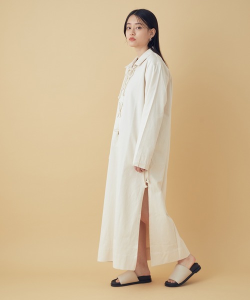 ADAM ET ROPE'（アダムエロペ）の「パフィスライダーサンダル（サンダル・レディース・オフホワイト/キャメル・23.5cm/24.5cm/23.0cm/24.0cm）」の3枚目の写真