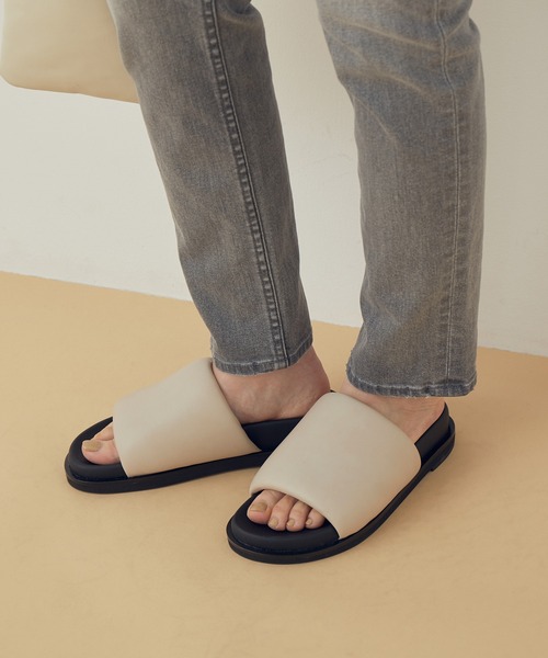 ADAM ET ROPE'（アダムエロペ）の「パフィスライダーサンダル（サンダル・レディース・オフホワイト/キャメル・23.5cm/24.5cm/23.0cm/24.0cm）」の5枚目の写真