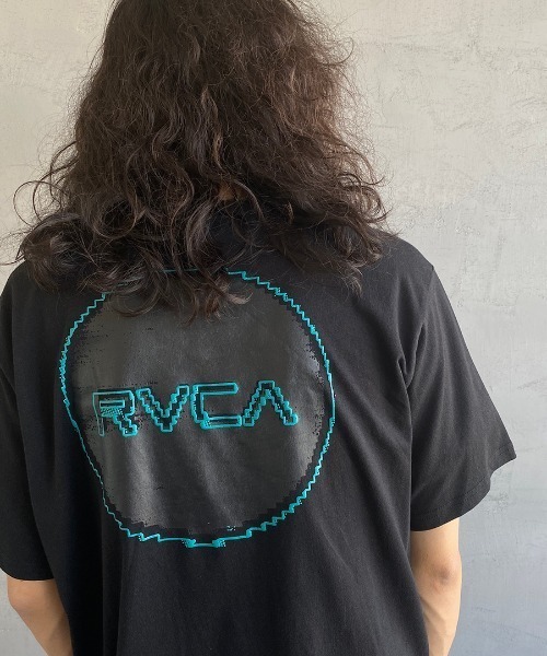 RVCA（ルーカ）の「[RVCA/ルーカ] GLITCH BIT バックプリントTシャツ（Tシャツ/カットソー・レディース・ブラック/ホワイト・L/M）」の18枚目の写真