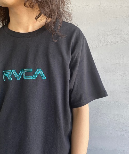 RVCA（ルーカ）の「[RVCA/ルーカ] GLITCH BIT バックプリントTシャツ（Tシャツ/カットソー・レディース・ブラック/ホワイト・L/M）」の4枚目の写真