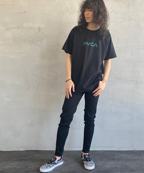 RVCA（ルーカ）の「[RVCA/ルーカ] GLITCH BIT バックプリントTシャツ（Tシャツ/カットソー・レディース・ブラック/ホワイト・L/M）」の5枚目の写真
