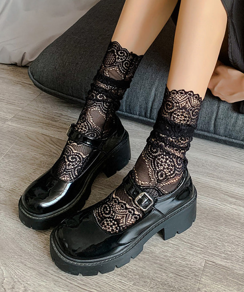 c.u.l(シーユーエル)の「【c.u.l】ミドル丈 フリル切替レースソックス cula196(ソックス/靴下・レディース・ホワイト/ブラック/ホワイト系その他/ブラック系その他・FREE)」の2枚目の写真