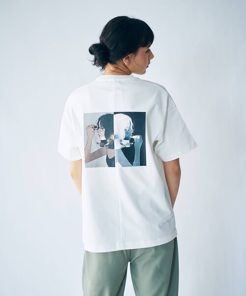 tk.TAKEO KIKUCHI(ティーケータケオキクチ)の「◆凪 × tk.TAKEO KIKUCHI「口紅を塗る女の子」Tシャツ(Tシャツ/カットソー・メンズ・ブラック/オフホワイト/ホワイト系7・01/02/03)」の8枚目の写真