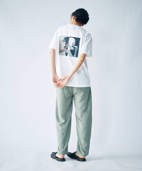 tk.TAKEO KIKUCHI(ティーケータケオキクチ)の「◆凪 × tk.TAKEO KIKUCHI「口紅を塗る女の子」Tシャツ(Tシャツ/カットソー・メンズ・ブラック/オフホワイト/ホワイト系7・01/02/03)」の18枚目の写真