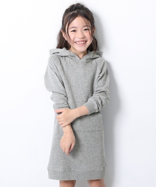 devirock(デビロック)の「無地スウェットパーカーワンピース(ワンピース・キッズ・杢グレー/ラベンダー/ブルーグレー/モカ/ブラック/ピンク系その他/パープル系その他/グリーン系その他・80cm/90cm/100cm/110cm/120cm/130cm/140cm/150cm/160cm)」の4枚目の写真