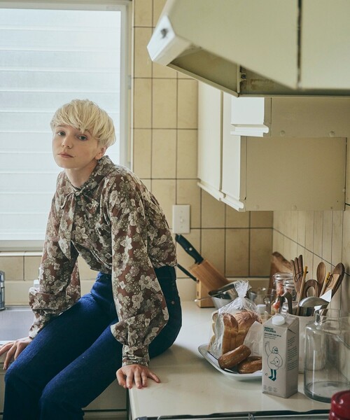 FREAK'S STORE（フリークスストア）の「Wrangler × FREAK'S STORE/ラングラー 別注FLARE DENIM PANTS/別注フレアデニムパンツ（デニムパンツ・レディース・ネイビー/サックスブルー・M/S）」の4枚目の写真