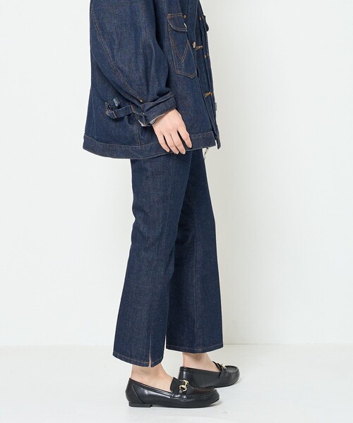 FREAK'S STORE（フリークスストア）の「Wrangler × FREAK'S STORE/ラングラー 別注FLARE DENIM PANTS/別注フレアデニムパンツ（デニムパンツ・レディース・ネイビー/サックスブルー・M/S）」の11枚目の写真