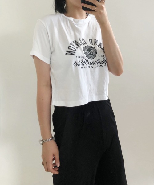 me+em select（ミームセレクト）の「ショート丈カレッジロゴTシャツ（Tシャツ/カットソー・レディース・アイボリー/ブラウン/ブラック/グレー・FREE）」の3枚目の写真