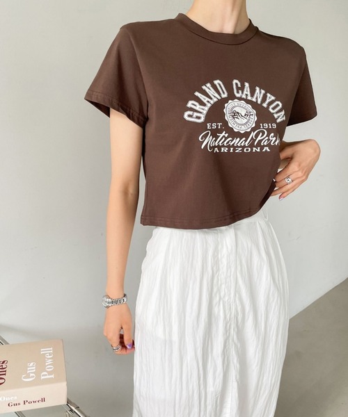 me+em select（ミームセレクト）の「ショート丈カレッジロゴTシャツ（Tシャツ/カットソー・レディース・アイボリー/ブラウン/ブラック/グレー・FREE）」の11枚目の写真