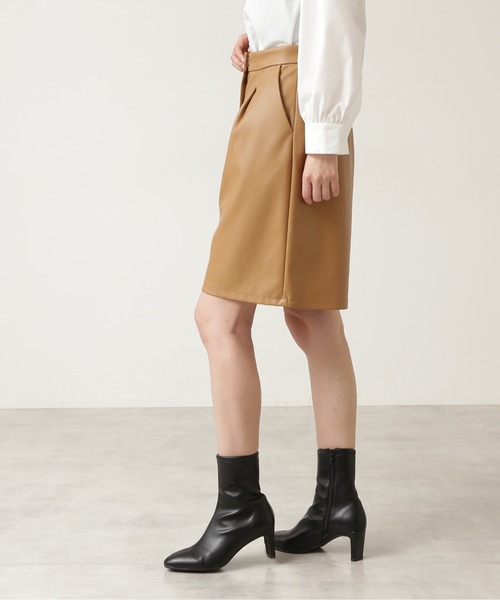 NATURAL BEAUTY BASIC（ナチュラルビューティーベーシック）の「フェイクレザーショートパンツ/0171230971（その他パンツ・レディース・キャメル/ブラック・SMALL/MEDIUM）」の10枚目の写真