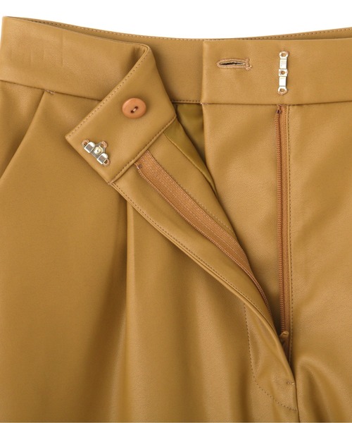 NATURAL BEAUTY BASIC（ナチュラルビューティーベーシック）の「フェイクレザーショートパンツ/0171230971（その他パンツ・レディース・キャメル/ブラック・SMALL/MEDIUM）」の15枚目の写真