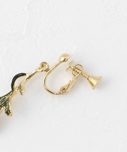 MAJESTIC LEGON（マジェスティックレゴン）の「クラシックフラワーイヤリング（イヤリング・レディース・C/B/A・FREE）」の5枚目の写真