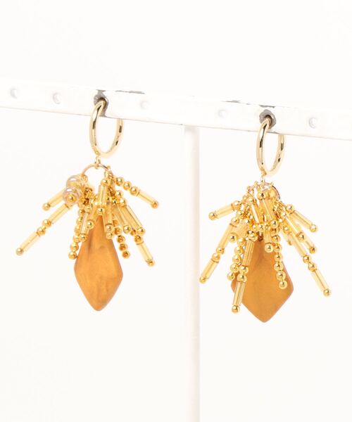 tone(トーン)の「【atelier*mio】コスチュームジュエリー earring(イヤリング・レディース・ホワイト/ブラック/ゴールド・FREE)」の3枚目の写真