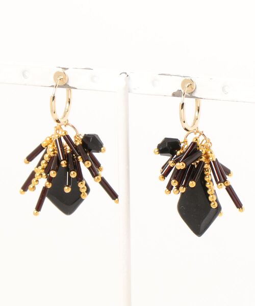 tone(トーン)の「【atelier*mio】コスチュームジュエリー earring(イヤリング・レディース・ホワイト/ブラック/ゴールド・FREE)」の4枚目の写真