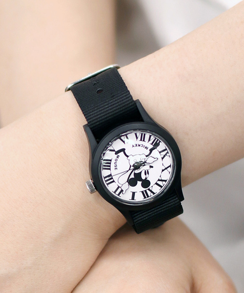 Disney(ディズニー)の「【Sur Mesure / シュールメジュール】HIROB Exclusive Mickey Enjoy【 ウォッチ 】(アナログ腕時計・レディース・ブラック・FREE)」の9枚目の写真