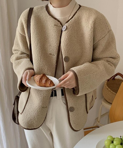 Girly Doll（ガーリードール）の「ノーカラーボアショートコート（ノーカラーコート・レディース・ブラック/キャメル/ホワイト・M/L）」の3枚目の写真