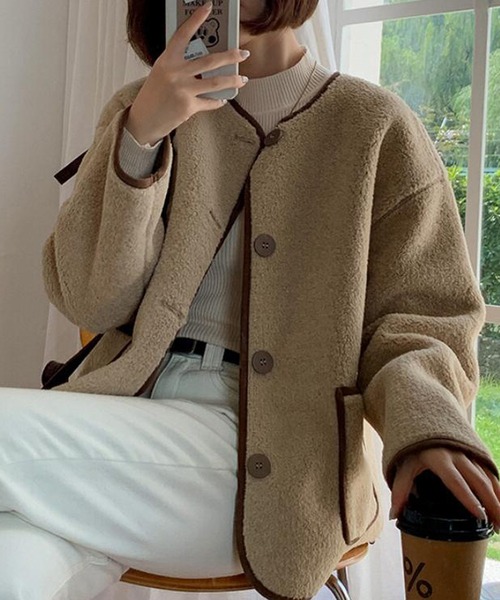 Girly Doll（ガーリードール）の「ノーカラーボアショートコート（ノーカラーコート・レディース・ブラック/キャメル/ホワイト・M/L）」の5枚目の写真