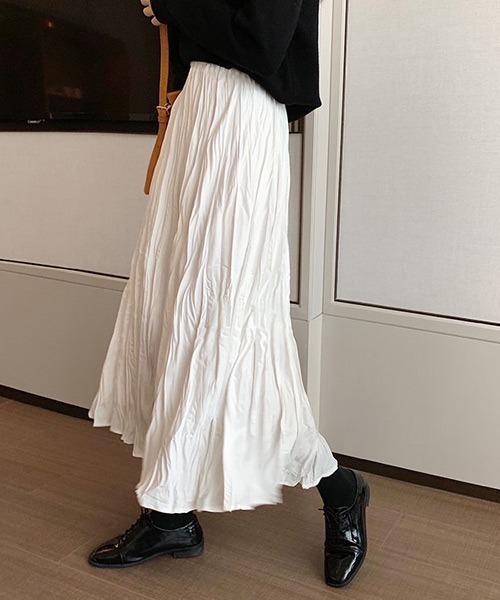 urge：（アージコロン ）の「【URGE：】しわ プリーツ加工　フレア　スカート（スカート・レディース・ブラック/ホワイト/ベージュ・MEDIUM/LARGE/SMALL）」の2枚目の写真