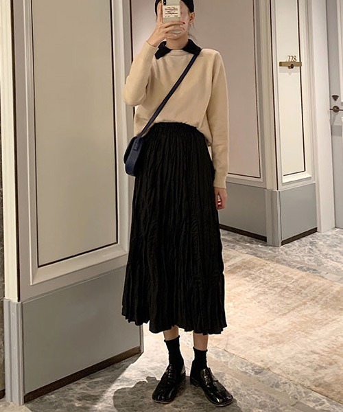 urge：（アージコロン ）の「【URGE：】しわ プリーツ加工　フレア　スカート（スカート・レディース・ブラック/ホワイト/ベージュ・MEDIUM/LARGE/SMALL）」の4枚目の写真