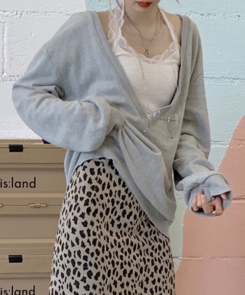 FRP（エフアールピー）の「YUGA  Vネック　セーター（ニット/セーター・レディース・グレー・FREE）」の2枚目の写真