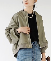 バックジップデザイン ショートブルゾン