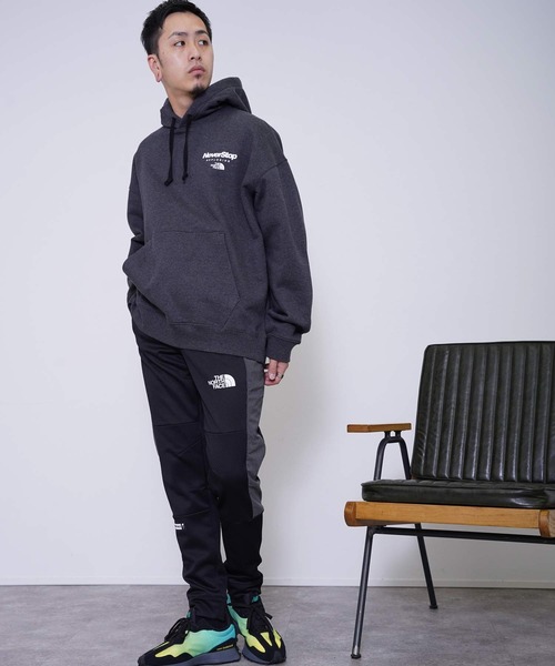 THE NORTH FACE（ザノースフェイス）の「THE NORTH FACE(ザ・ノース・フェイス) NSE プルパーカー（パーカー・メンズ・チャコール・S/M/L/XL）」の4枚目の写真